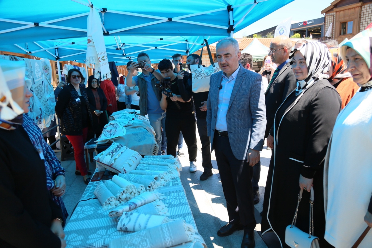 RİZE BELEDİYESİ EL SANATLARI SERGİSİ AÇILDI