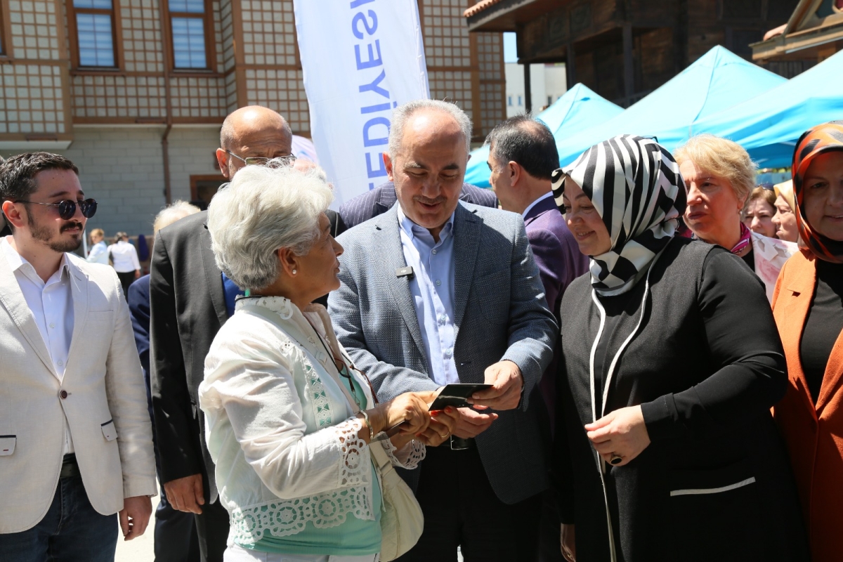 RİZE BELEDİYESİ EL SANATLARI SERGİSİ AÇILDI