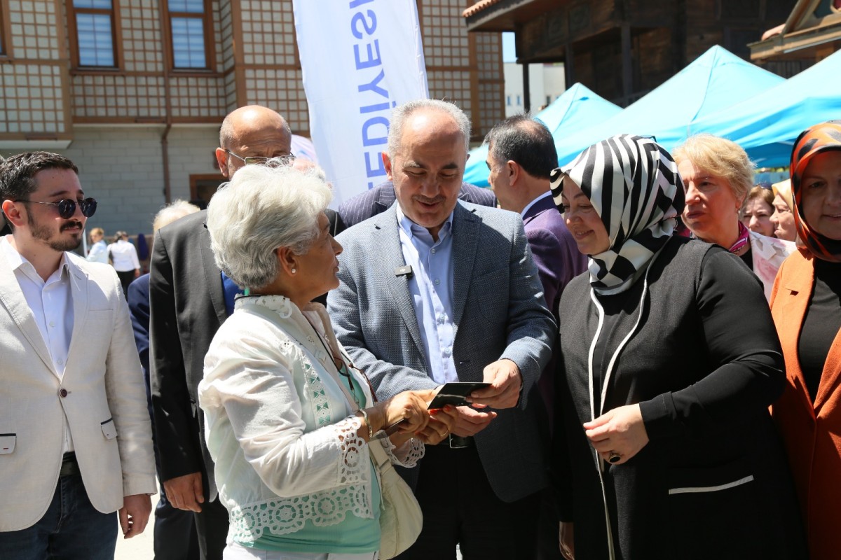 RİZE BELEDİYESİ EL SANATLARI SERGİSİ AÇILDI