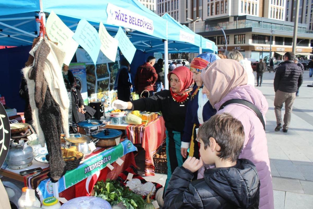 RİZE BELEDİYESİNDEN YERLİ MALI HAFTASI ETKİNLİĞİ